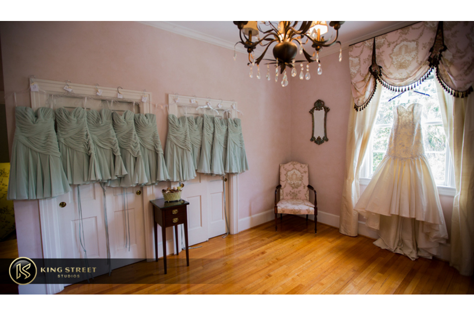 wedding pictures of charleston weddings at legare waring house - charles towne landing - ps by charleston wedding photographers king street studios (26)