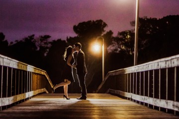 charleston-engagement-portraits-taken-in-downtown-charleston-by-charleston-wedding-photographers-king-street-studios